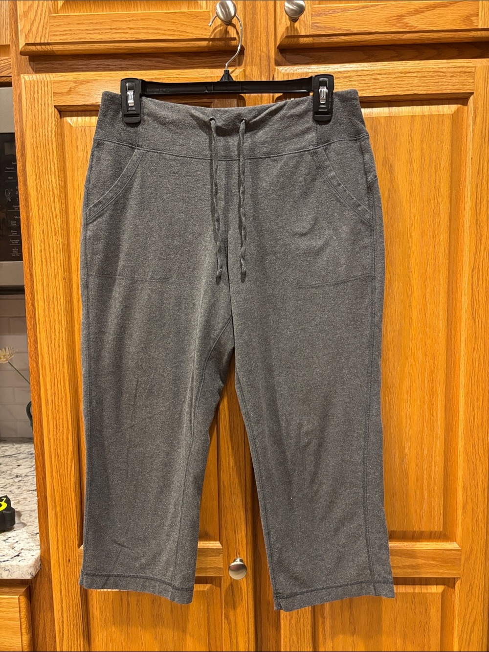 tek gear Women's Gray Drawstring Capri Joggers-Size Small-
